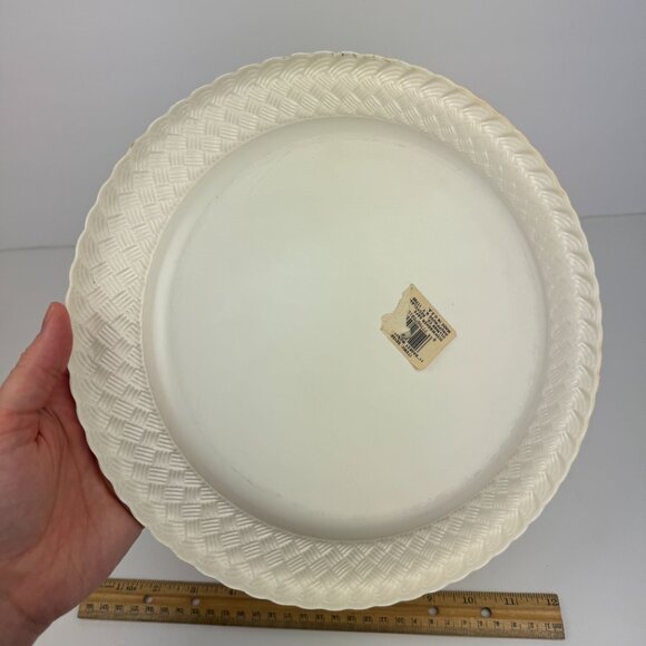 Vtg Plastic White Round Plate Basket Weave Edges Christmas Tree Imagery 11inches - Picture 7 of 14